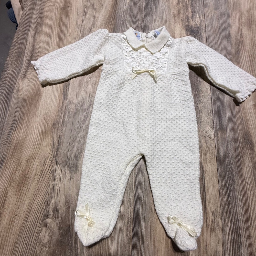 Vintage Baby Kisses Footed Romper Ivory Knit Lace Bow Coquette 6-9 Months